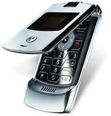 el celular unefon motorola contiene internet se puede meter al youtube y mas contiene camara buy buena calidad lo recomiendo